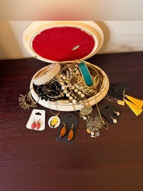 Vint Jewelry Lot W/ Paul Sebastian 1995 Ceramic Trinket/Music Box OVER 30 pcs